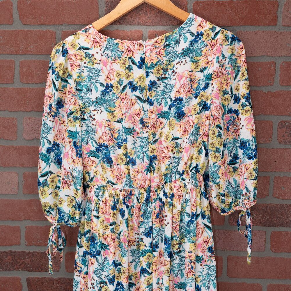 NWOT - Floral V-Neck 3/4 Sleeve Dress - Small - Picture 8 of 15